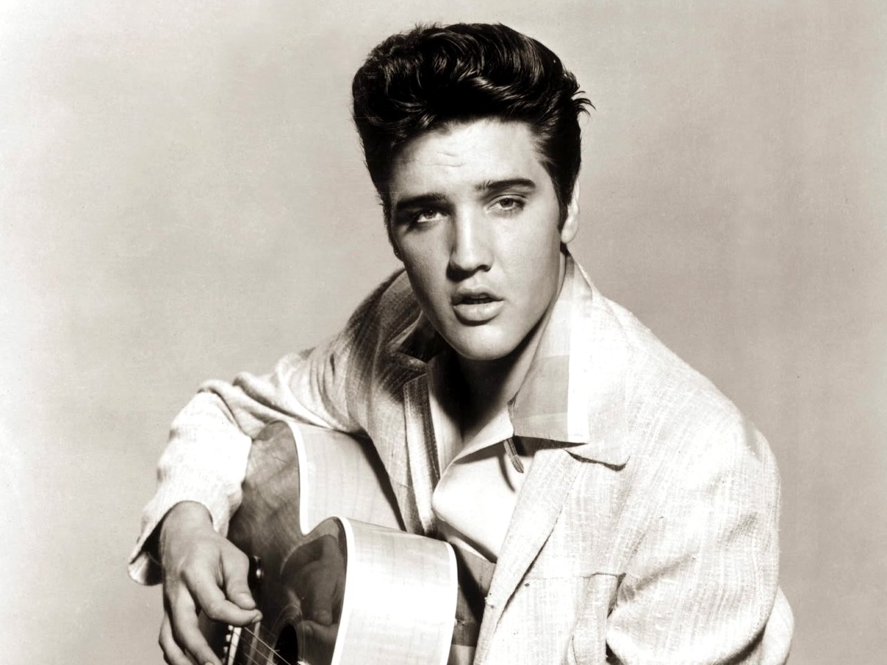Elvis legger ut på turné?