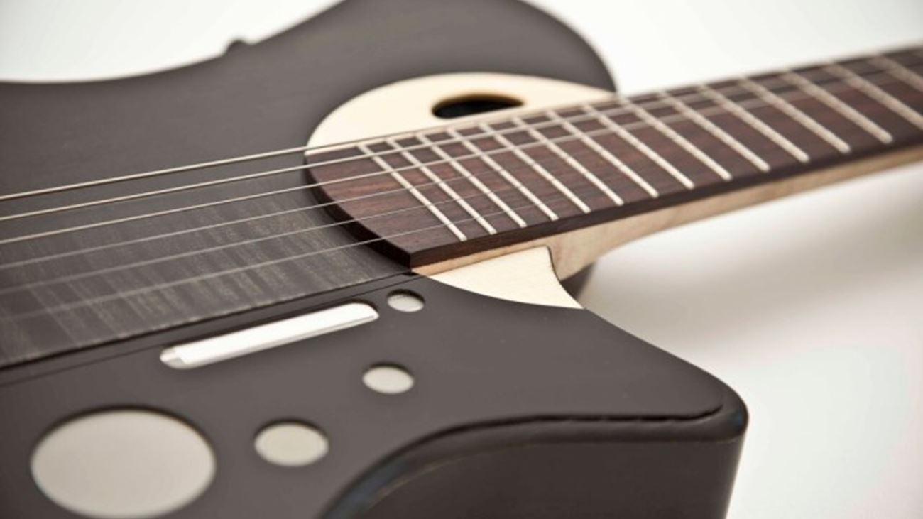 Nå kommer verdens første smart-gitar