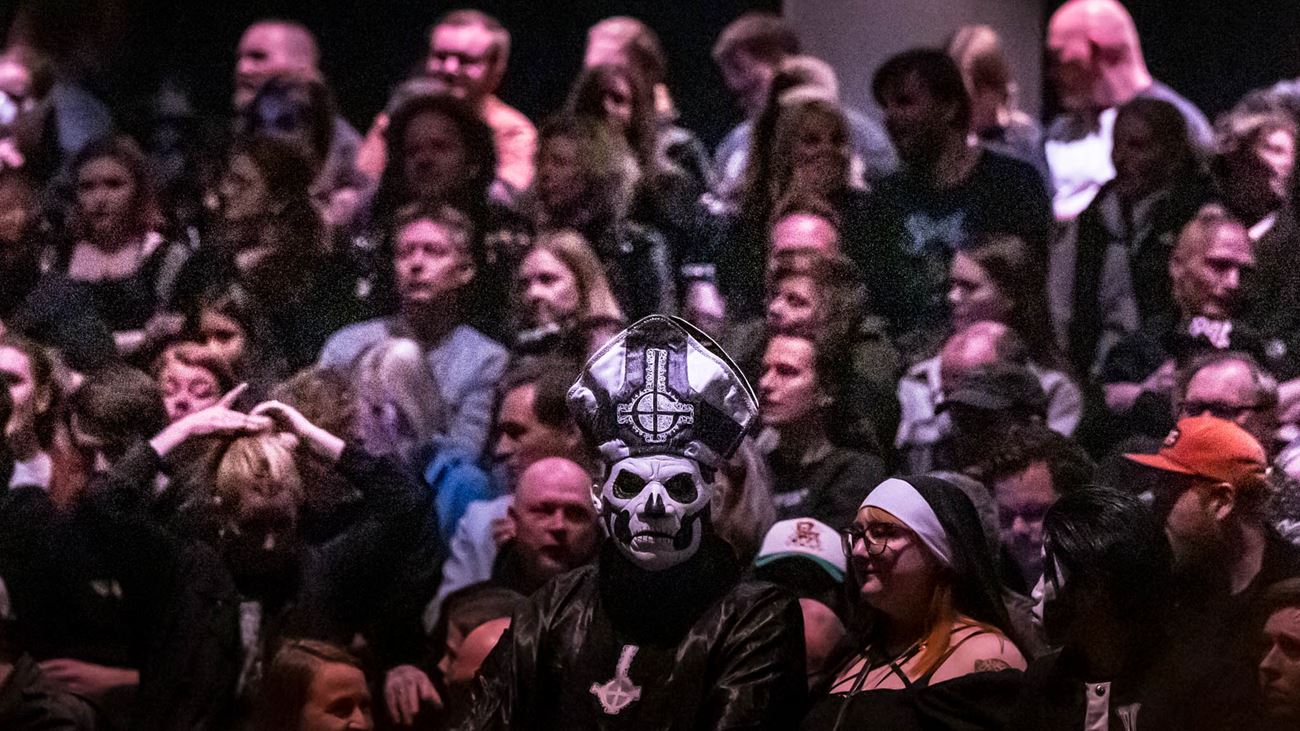 Se bildene fra Ghost-konserten i Oslo Spektrum