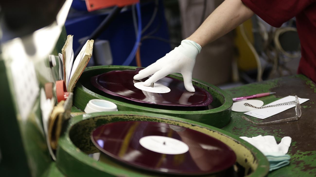 Nå blir det mulig å trykke vinylplater i Norge