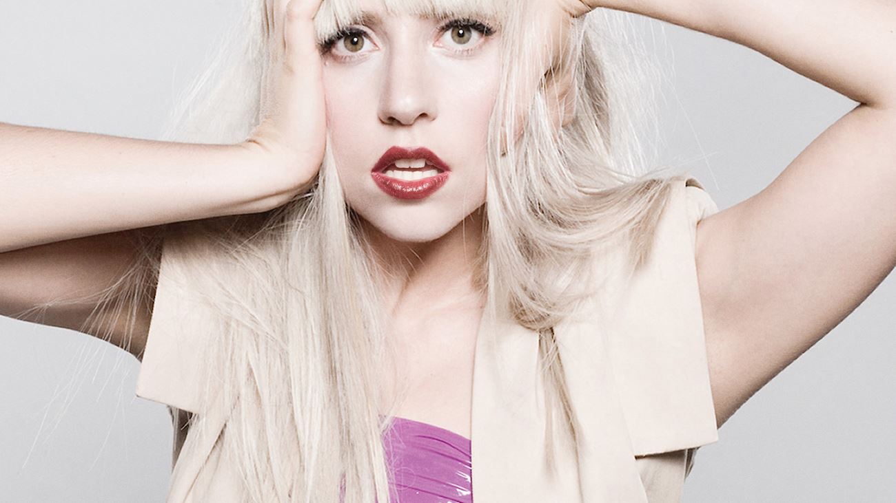 Lady Gaga bitt av dovenlori