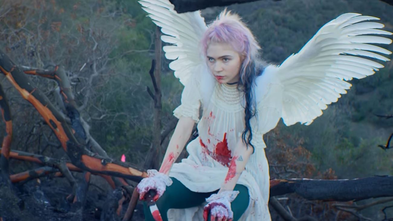 Se Grimes i ny og blodig musikkvideo